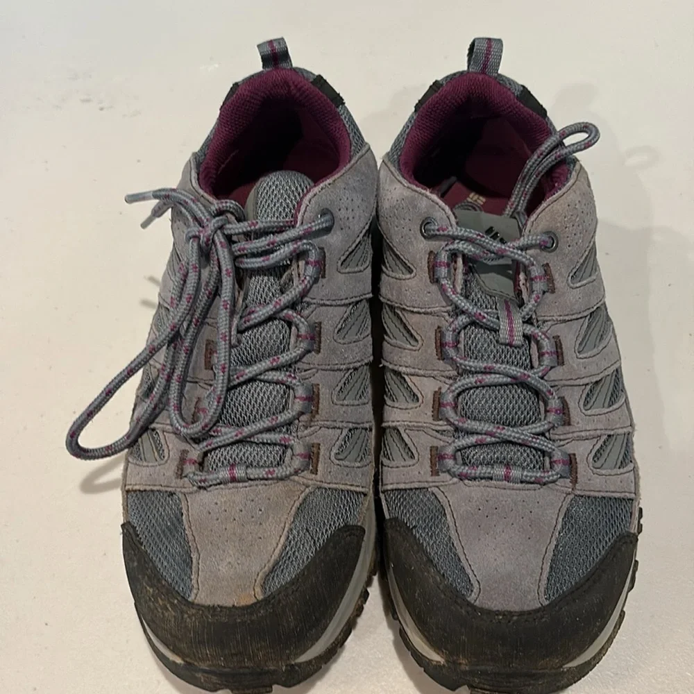 Columbia - Crestwood waterproof - Women's trail running / Hiking Shoes.  Size 9